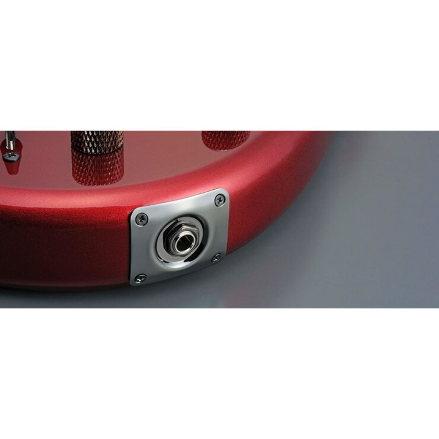 Yamaha TRBX305 Output Jack Detail Yamaha TRBX305 Output Jack Detail