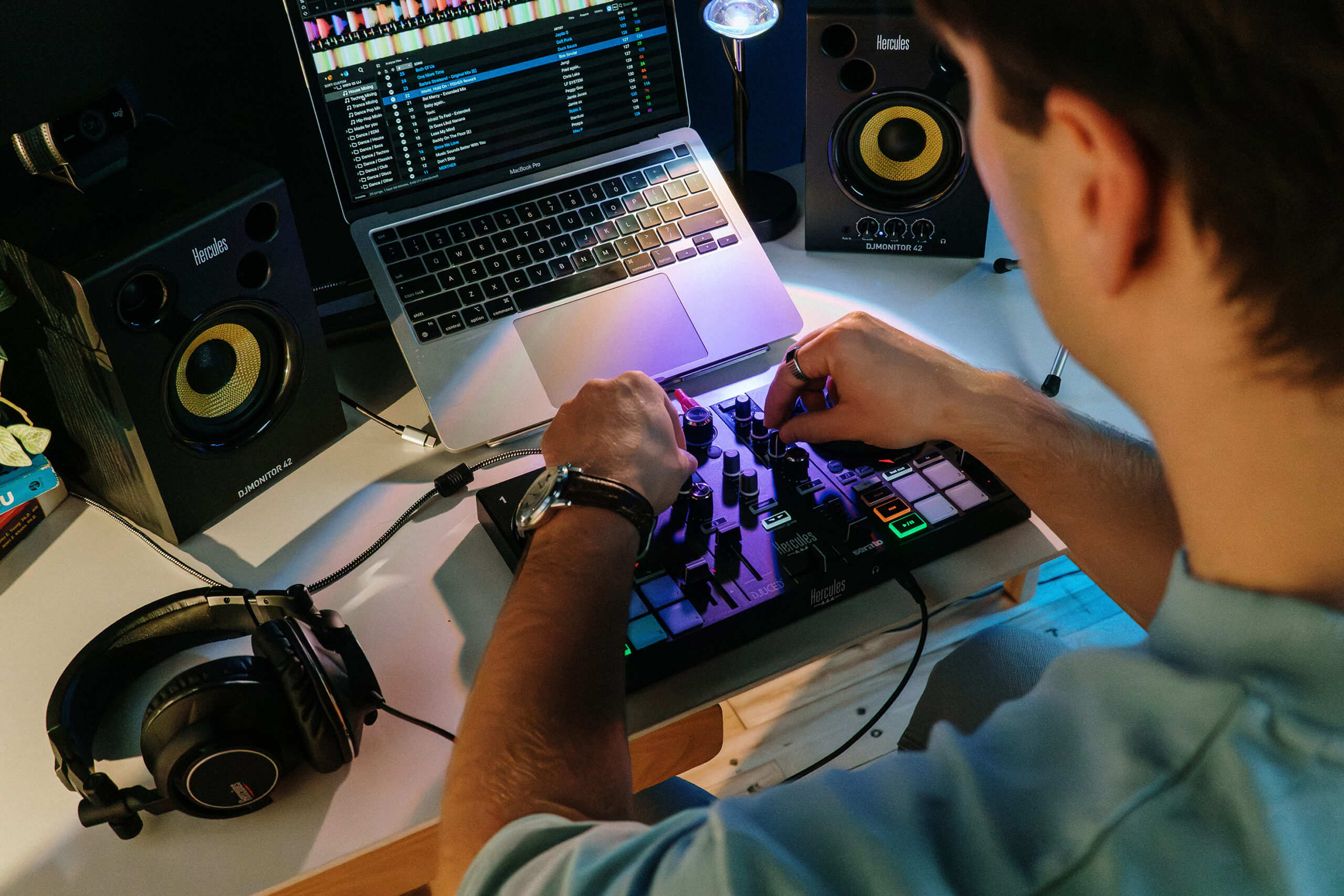 DJMonitor 42 speakers beside a laptop and Inpulse 200 MK3 controller